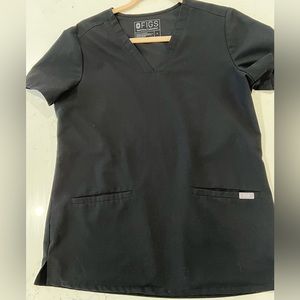 Like new condition Figs Casma black top with two pockets. Size small